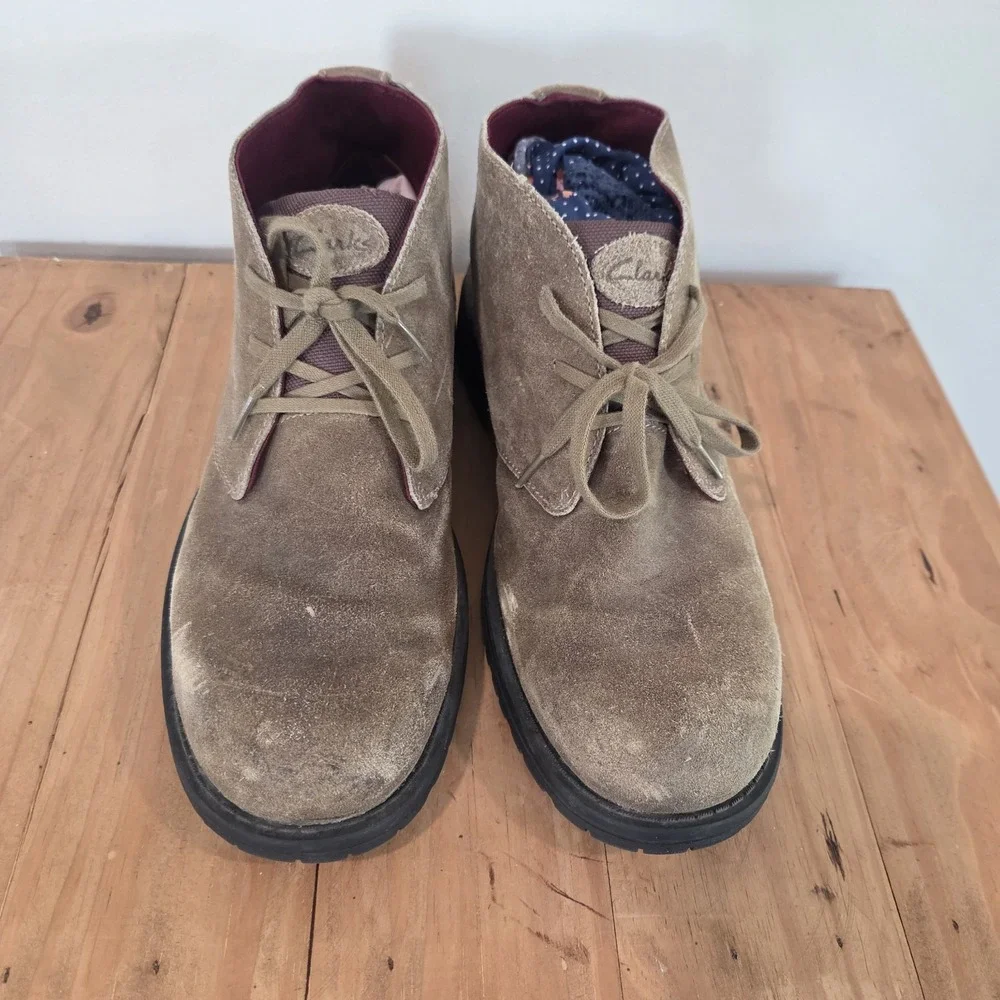 Clarks Men's 11M Brown Suede Chukka Boots Distressed Leather Lug Sole Lace Up